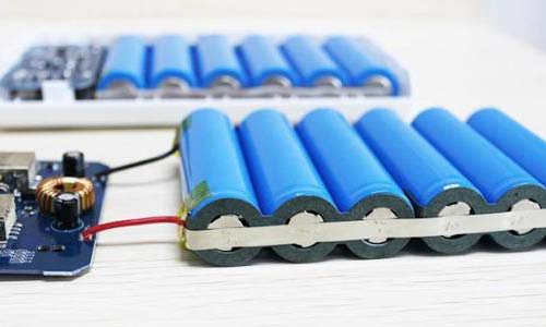 <b>山特UPS電源能用磷酸鐵PRUNHUD破解版池UPS嗎？</b>