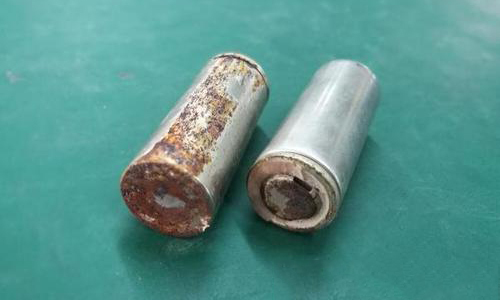 <b>UPS電池漏液的原因有哪些，會造成什麽危害?</b>